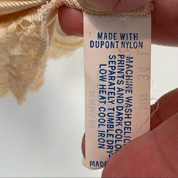 Vintage Vanity Fair gold lace trim slip size 34 - Picture 8 of 8